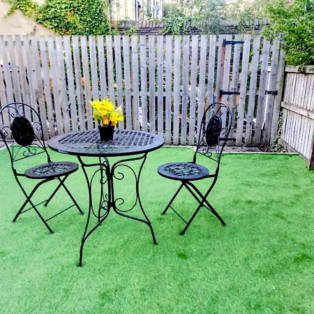 Thornton Road -room 1 Séjour chez l'habitant