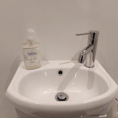 Thornton Road -room 1 *