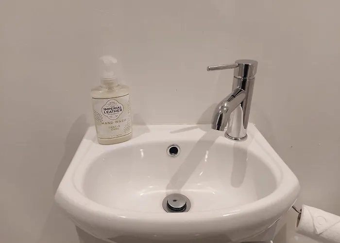 Thornton Road -room 1 *