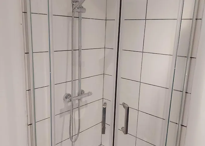 Rum i privatbostad Thornton Road -room 1 *