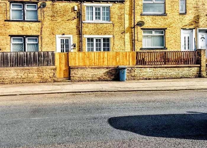 Thornton Road -room 1 * Bradford (West Yorkshire)